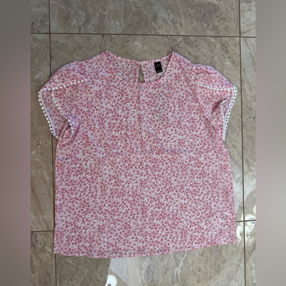 Emery Rose Floral Petal Sleeve Blouse Large